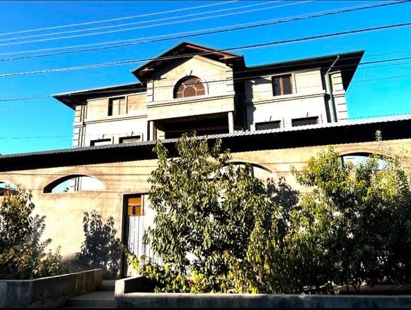 ПРОДАЕТСЯ ДОМ (ЮНУСАБАД) Зенид, рядом с американским посольством.