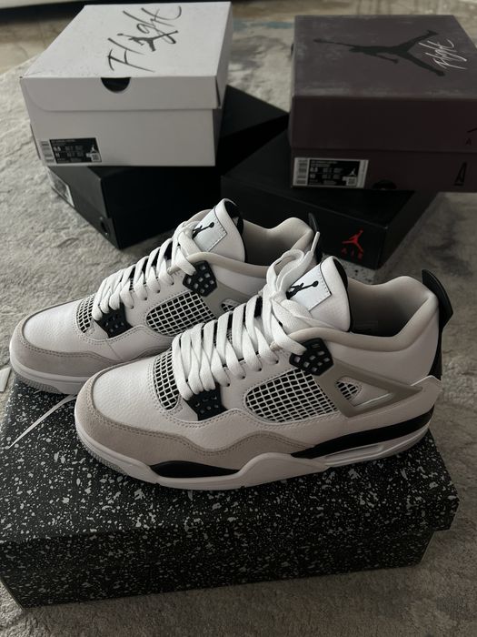 Jordan Retro 4 Military Black