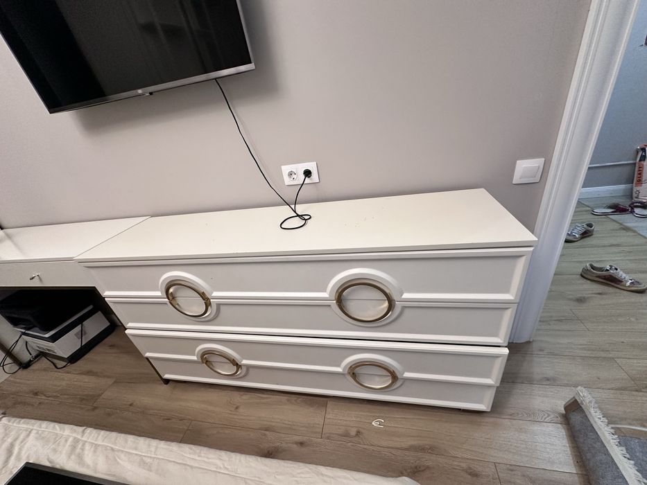 Комод из крашеного МДФ с 4 выдвижными ящиками