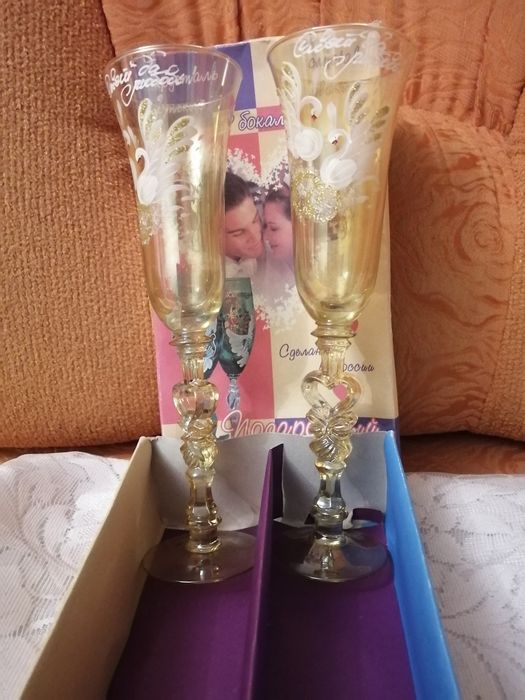 Свадебные фужеры "Влюбленная пара лебедей"