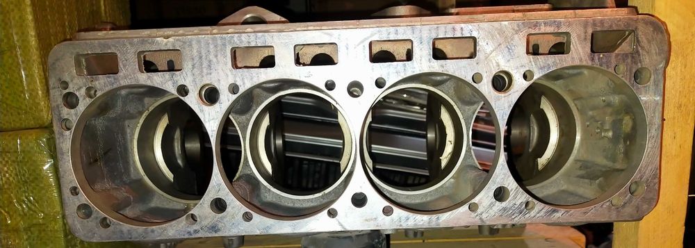 Блок двигателя ,цилиндров. ЗМЗ 410 новый под набивку. Сотка 100