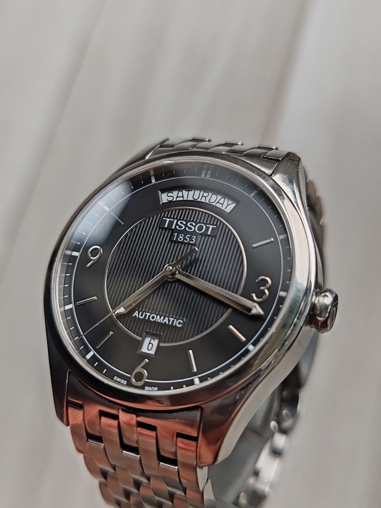 Ceas Tissot T One Day-Date - 39 mm