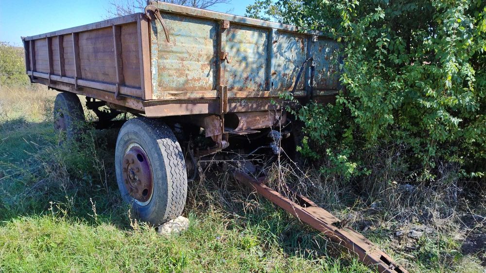 Vând remorca pentru tractor de 5 tone