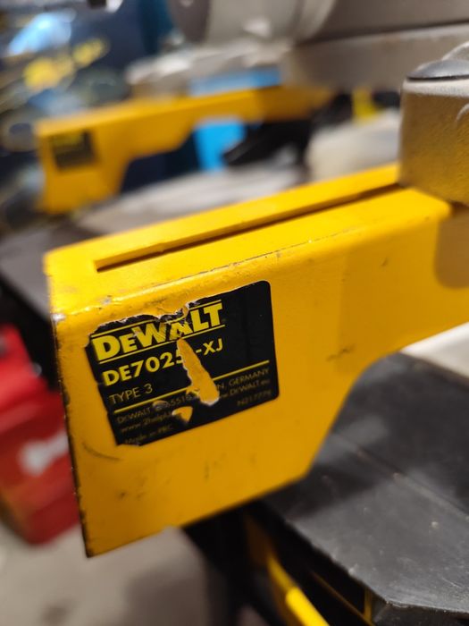 Акумулаторен настолен циркуляр пендула Девалт DeWALT DCS365 18V