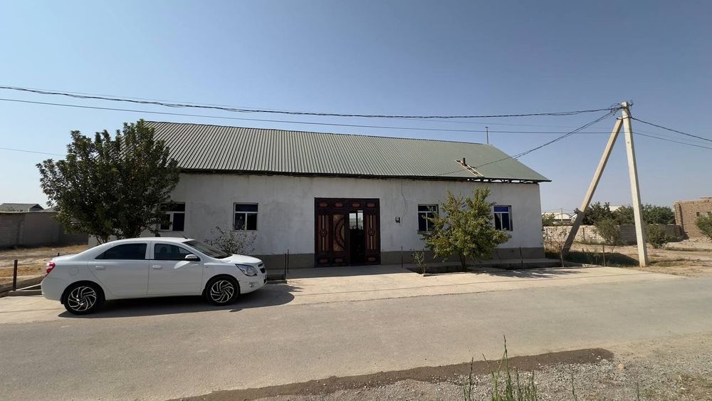 Arzon Narxda Xovlili uy SOTILADI