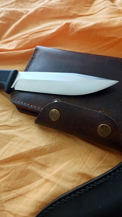 Продавам нож Falkniven S1, с кожена кания кания