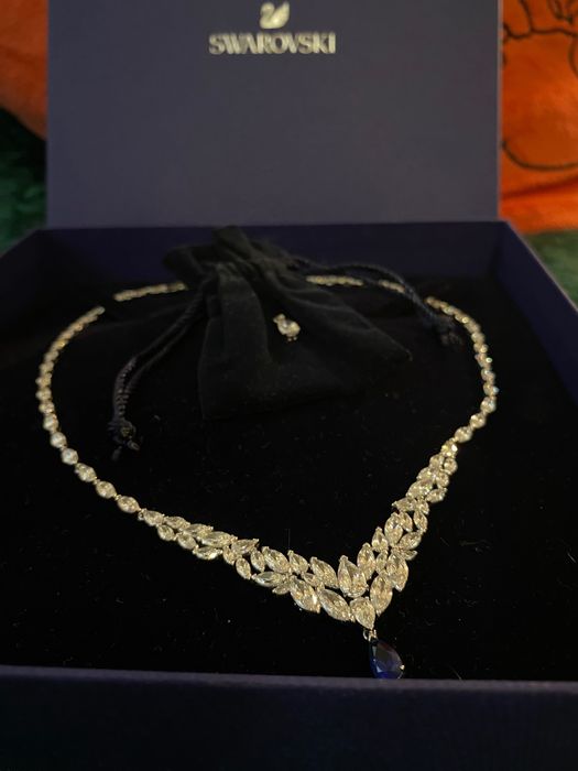 Нова огърлица на SWAROVSKI с допълнителен камък към нея.