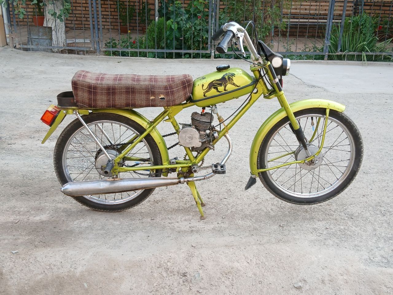 Moped riga sotiladi