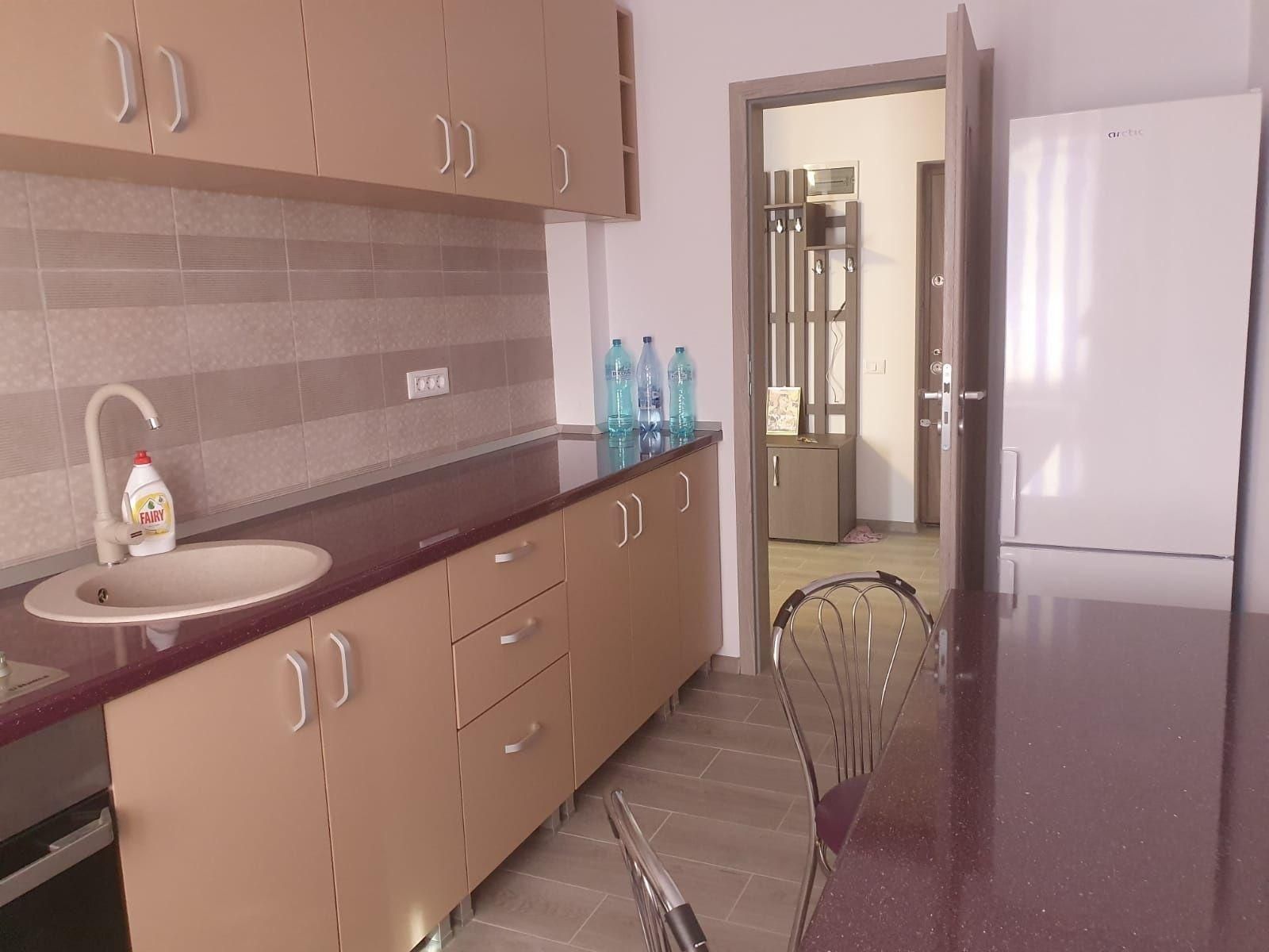 Închiriez apartament