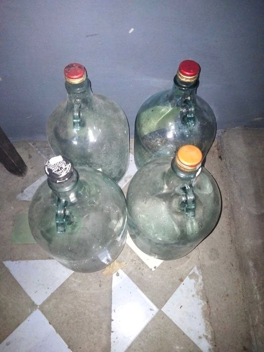 Бутылки стеклянные разные