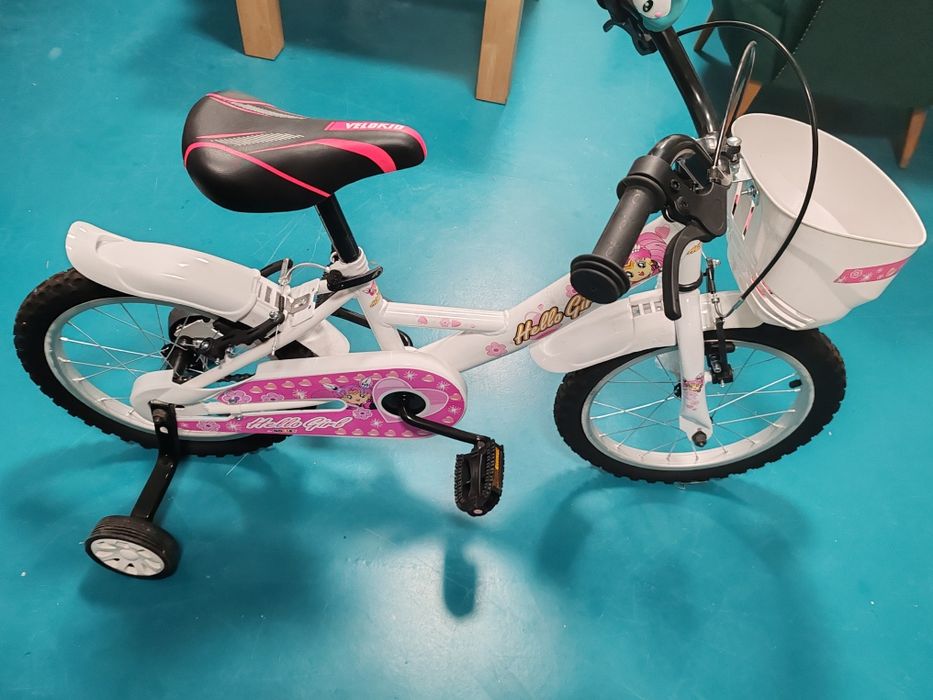 Bicicleta fetite cu roti ajutatoare