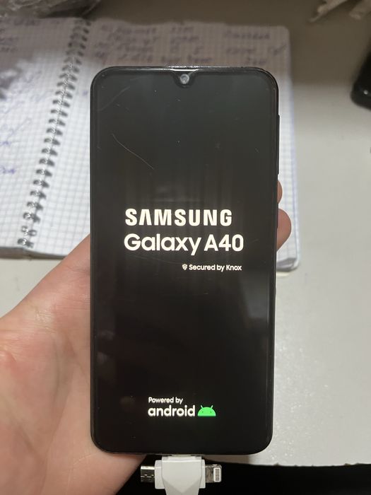 Продам Самсунг А 40 на 64 GB