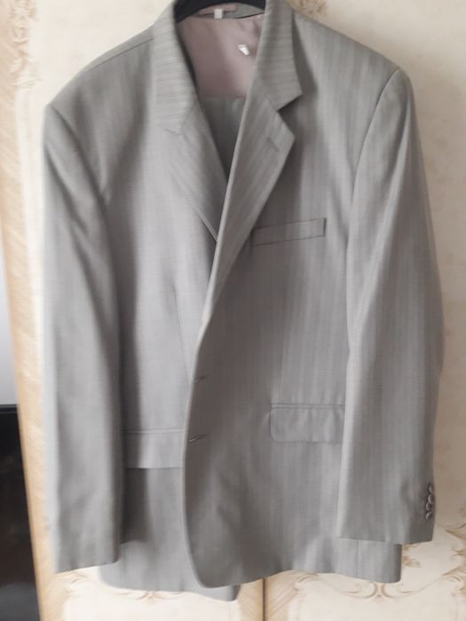 Vand costum barbatesc marimea 58 culoare verzui spre grii