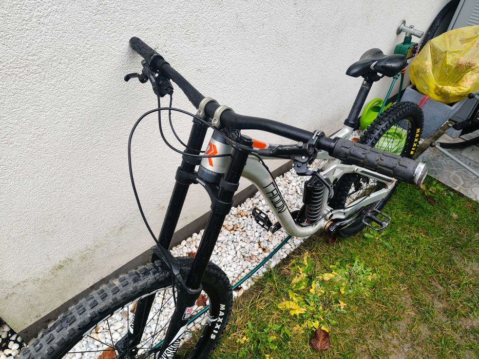 DH bikes, Giant Glory