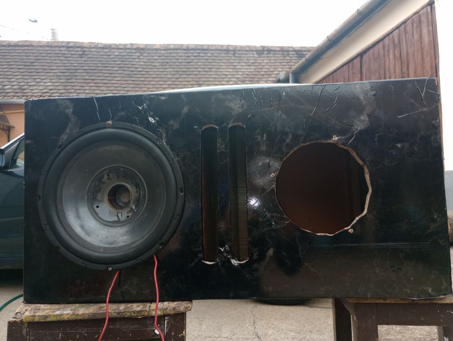 Incinta subwoofer auto dubla cu camere de sunet