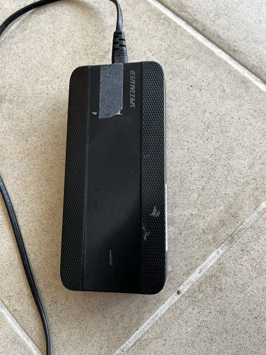 Зарядно spicialized 42v 4a ЗА ЧАСТИ!