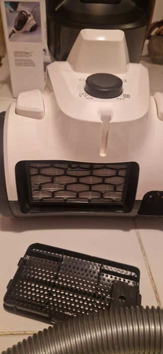 Aspirator fără sac Electolux  EASE C4