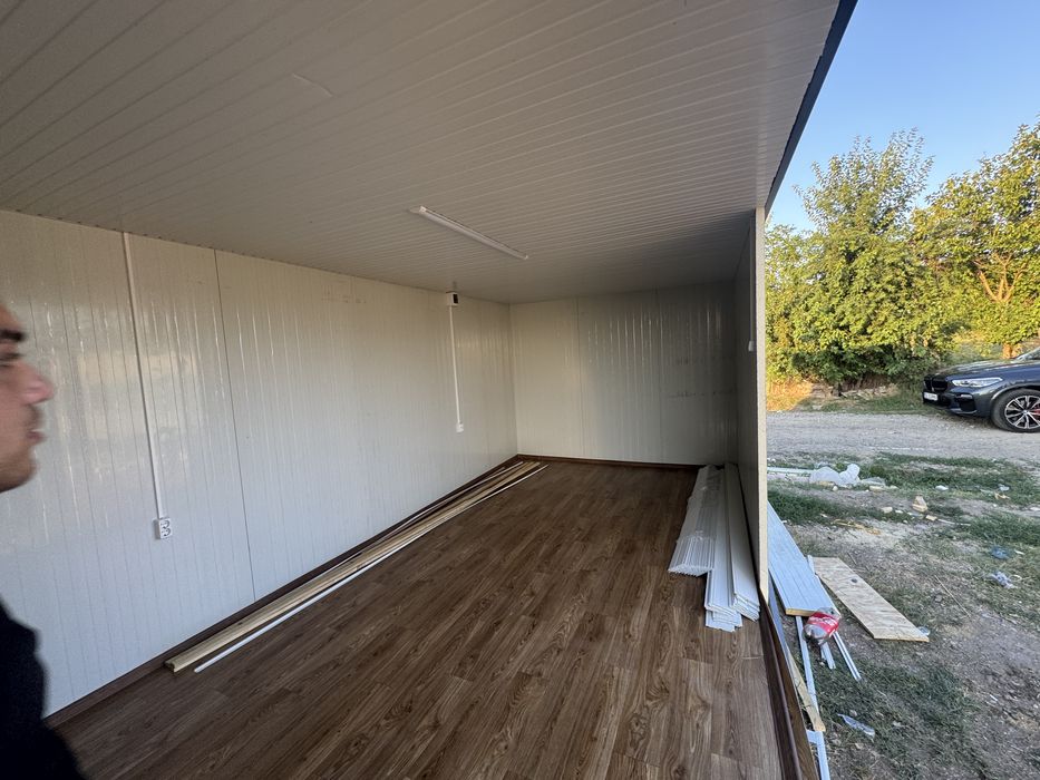 Vand containere modulate tip birou sau cu vitrina