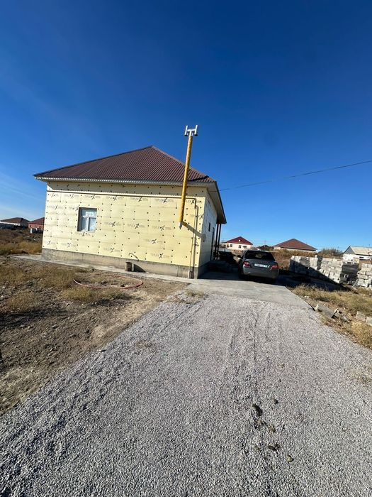 Үй сатылады үш бөлмелі