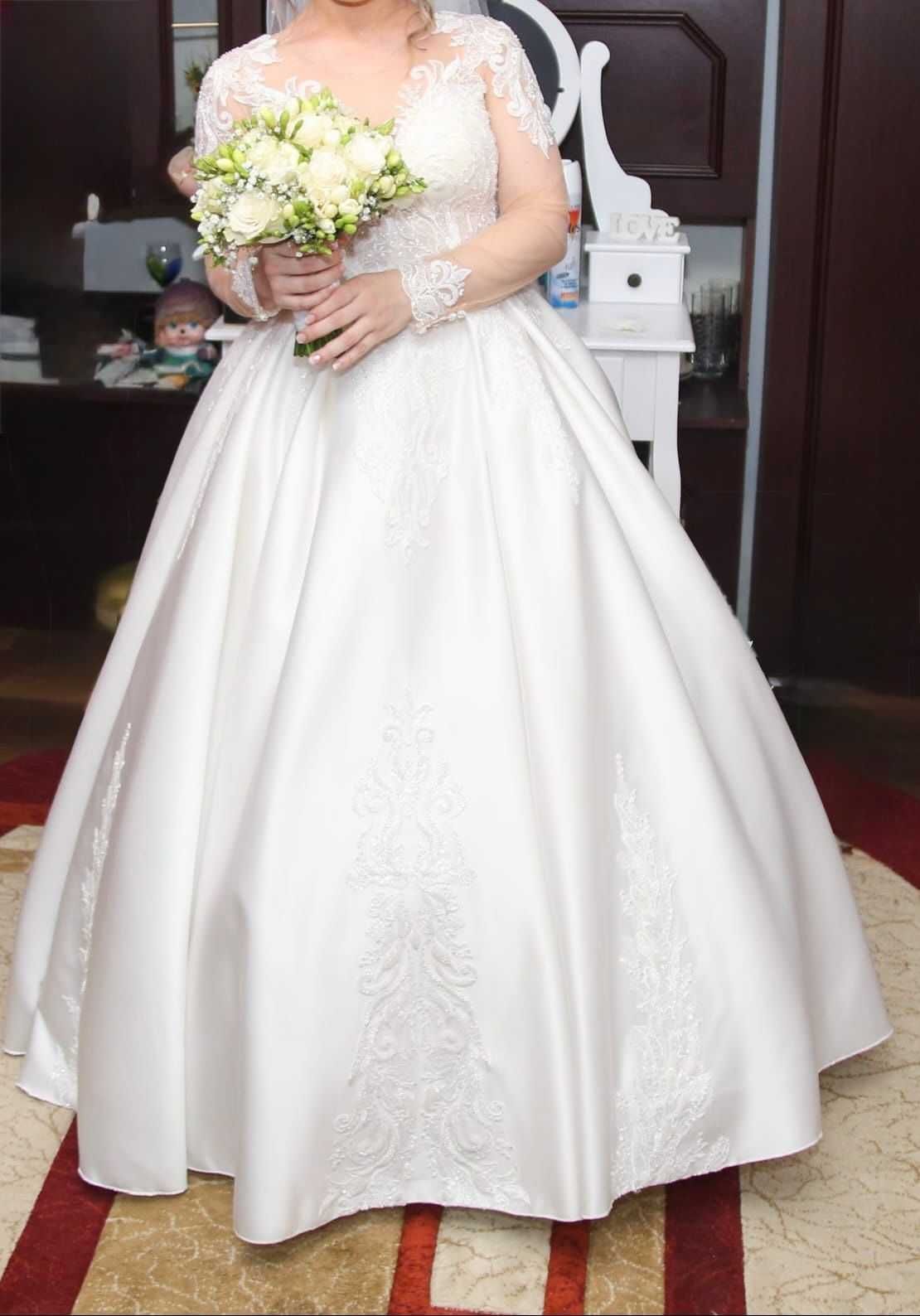 Vand rochie mireasa si accesorii