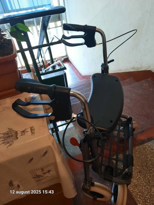 Vând cărucior transportabil accidentat coloana sau bazin,
