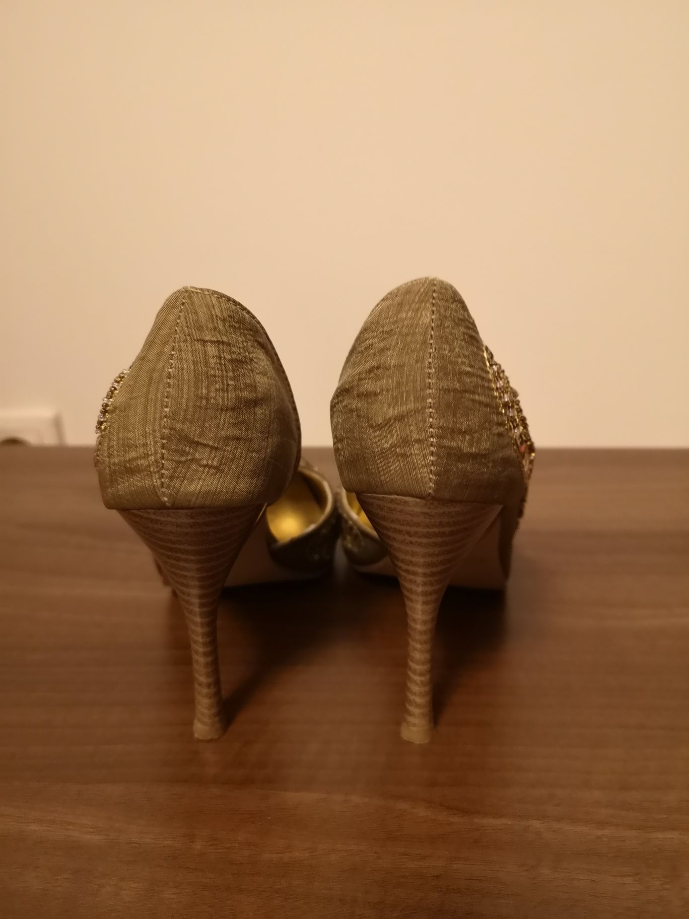 Pantofi ocazie dama cu pietre marimea 36