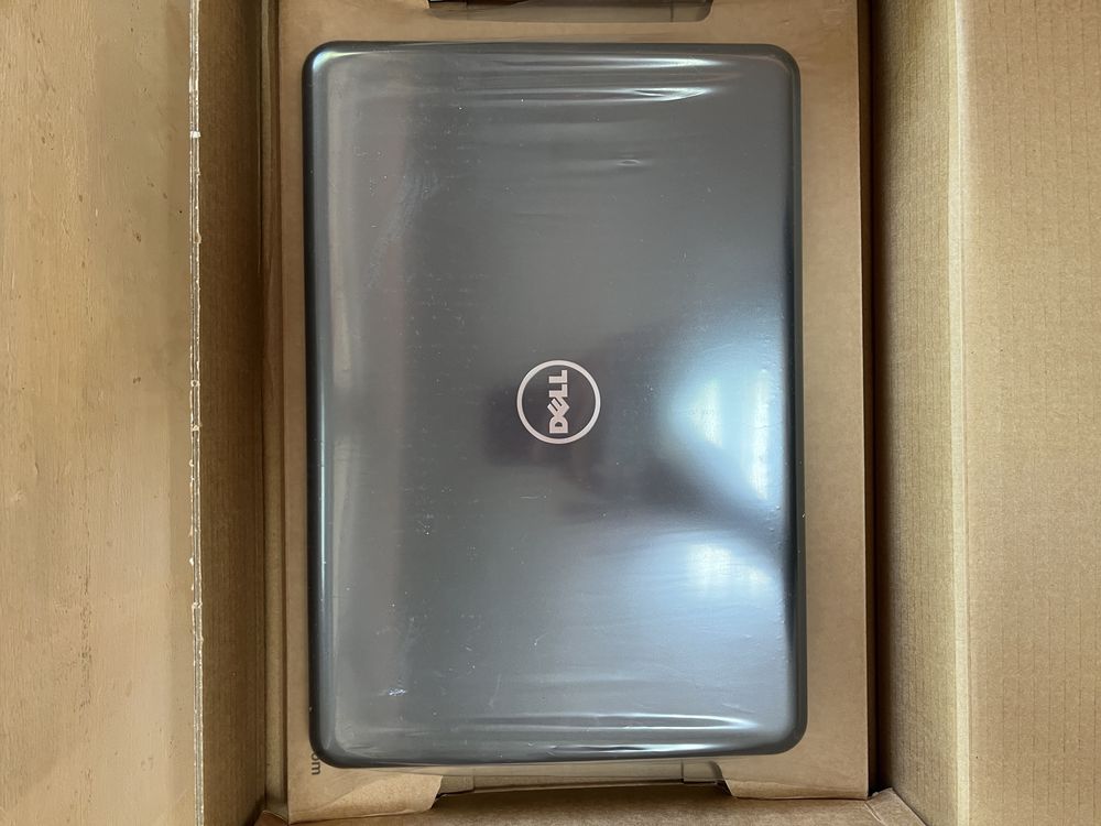 Бизнес Лаптоп Dell Latitude 3380 i3