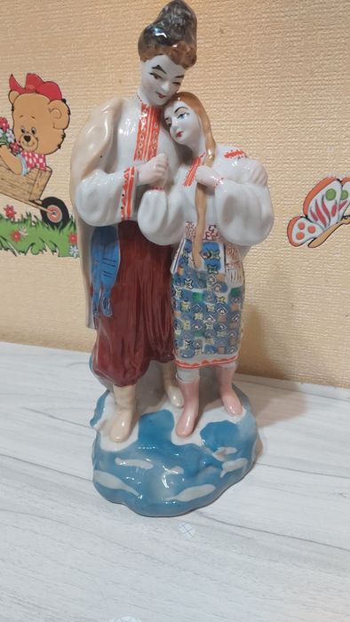 Фарфоровая статуэтка