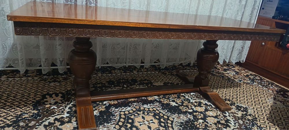 Масивна дървена маса - дърво, с орнаменти