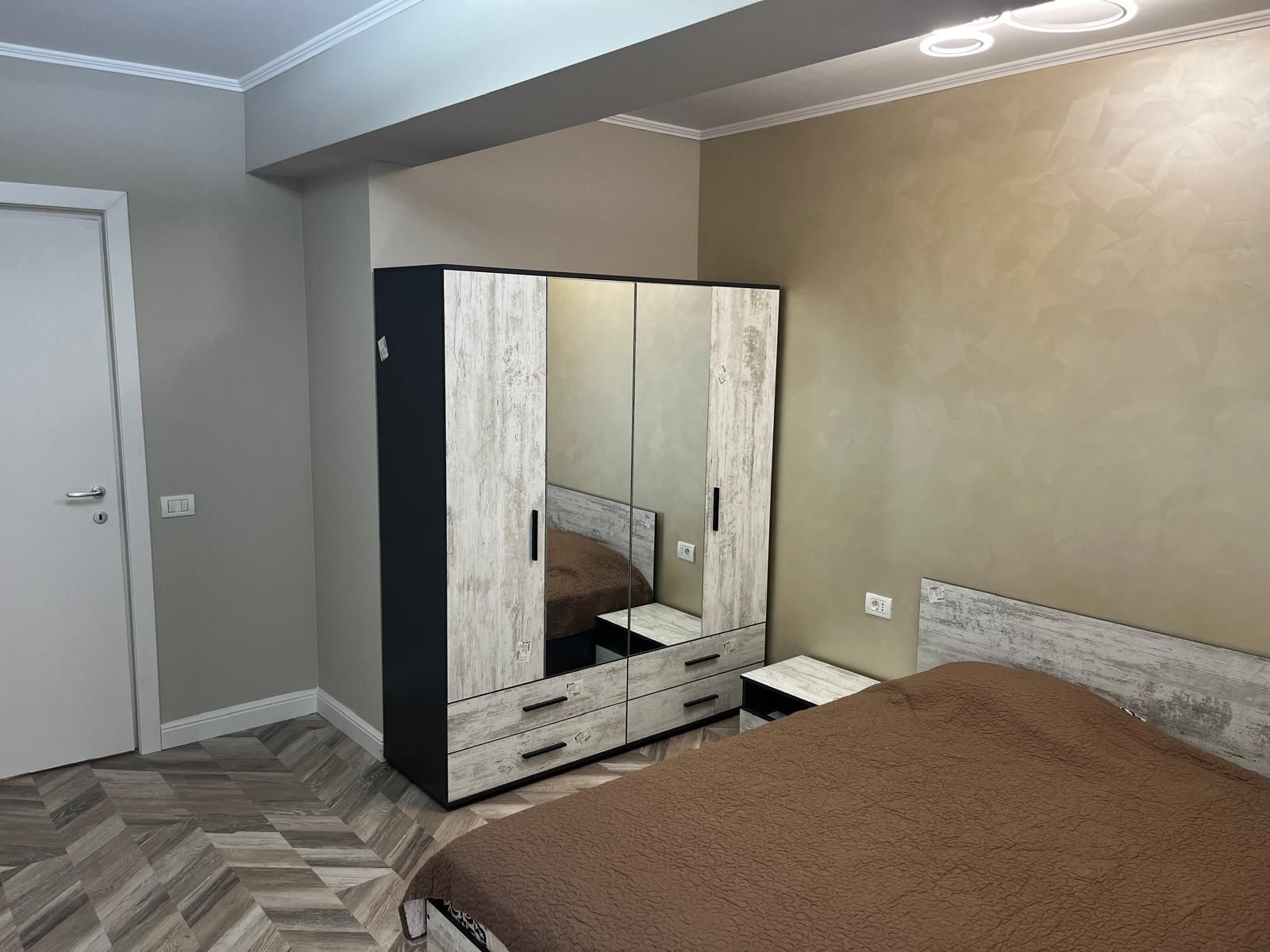 Apartament nou de închiriat/ Palazu Mare