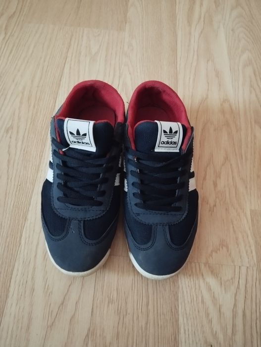 Adidași Adidas nr. 37