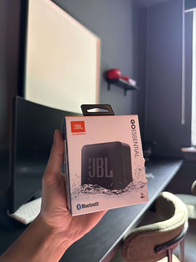 Портативная колонка JBL Essential Go