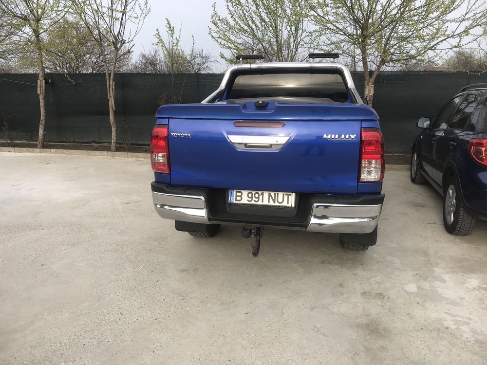 Toyota Hilux 2.4 / 150 CP