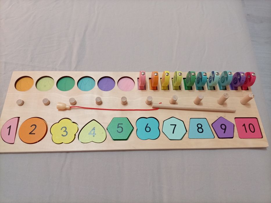 Дървени пъзели+дървена ябълка с магнитни червейчета