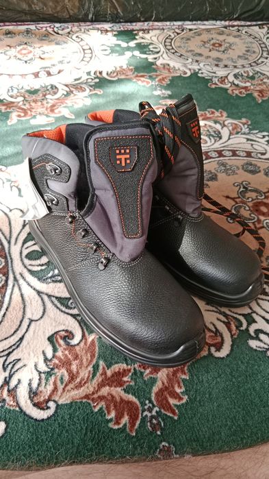 Зимняя ботинка 43