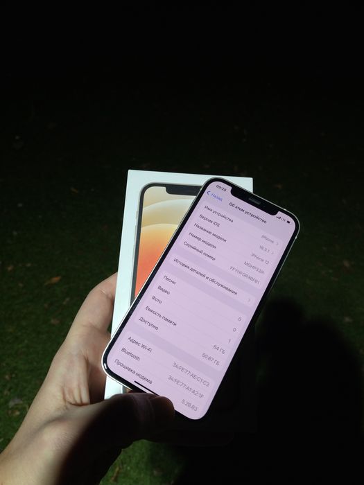 Продам IPhone 12.