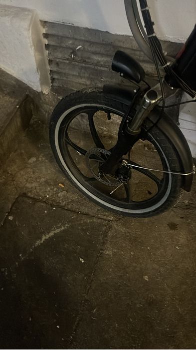 Bicicleta electrica aproape noua stare f f buna de functionare