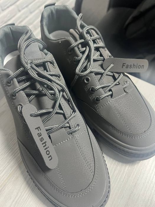 Oyoq kiyim erkaklar uchun