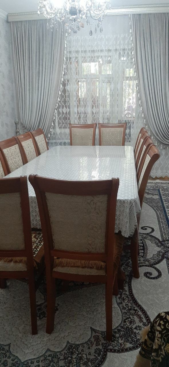 Продается стол и стулья