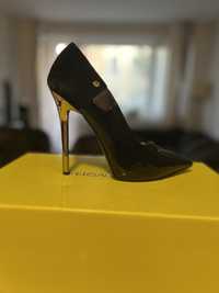 Черни обувки на ток Versace 38