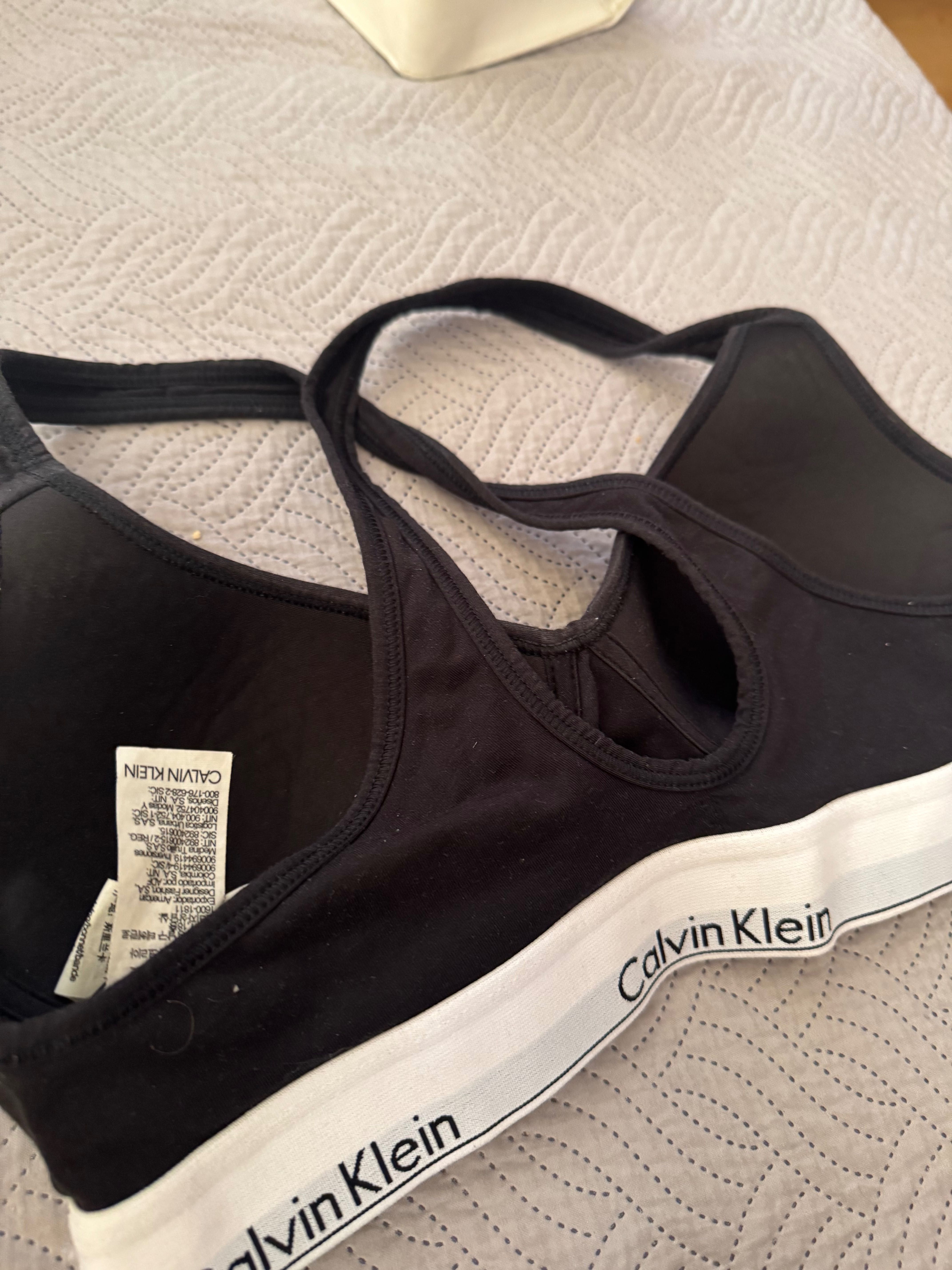 Спортен сутиен Calvin Klein
