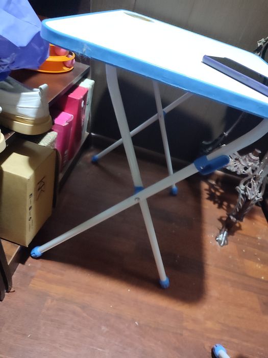 Детский столик со стульчиком