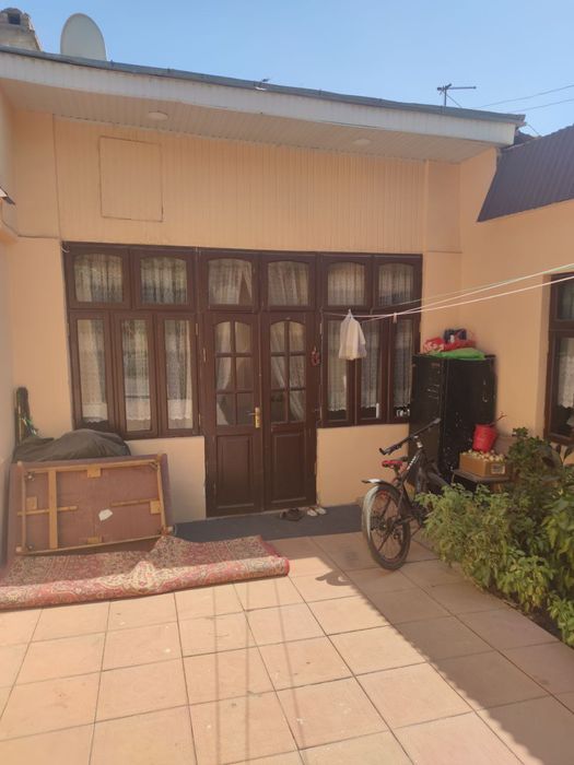 Bodomzorda uy sotiladi