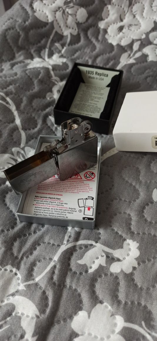 Bricheta Zippo 1935.