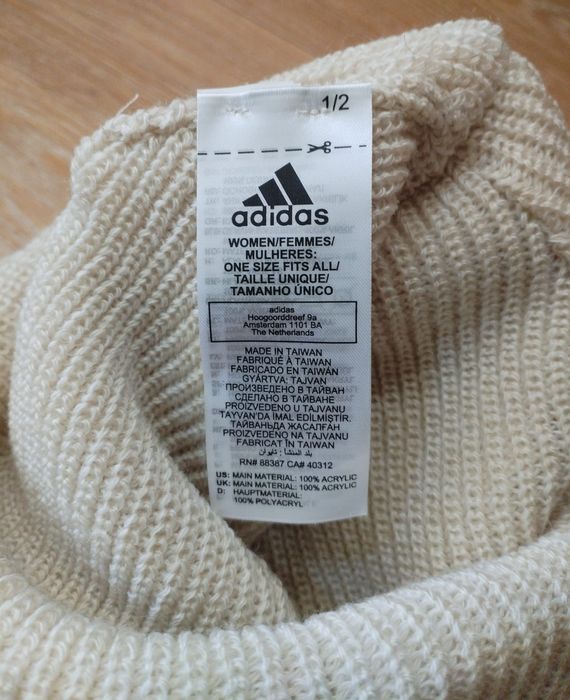 Оригинална дамска шапка Adidas