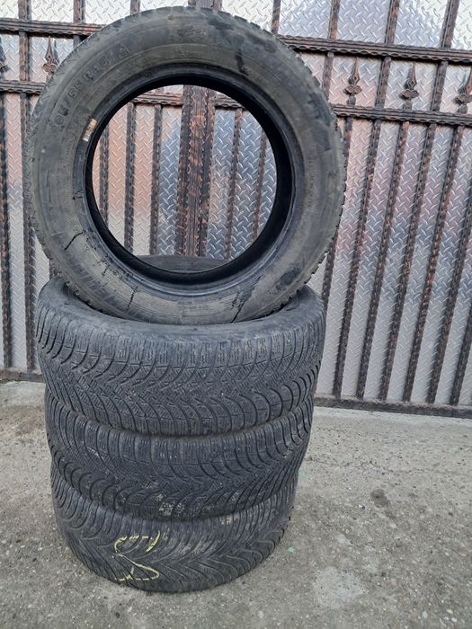 Vând 205 55 R16 M+S