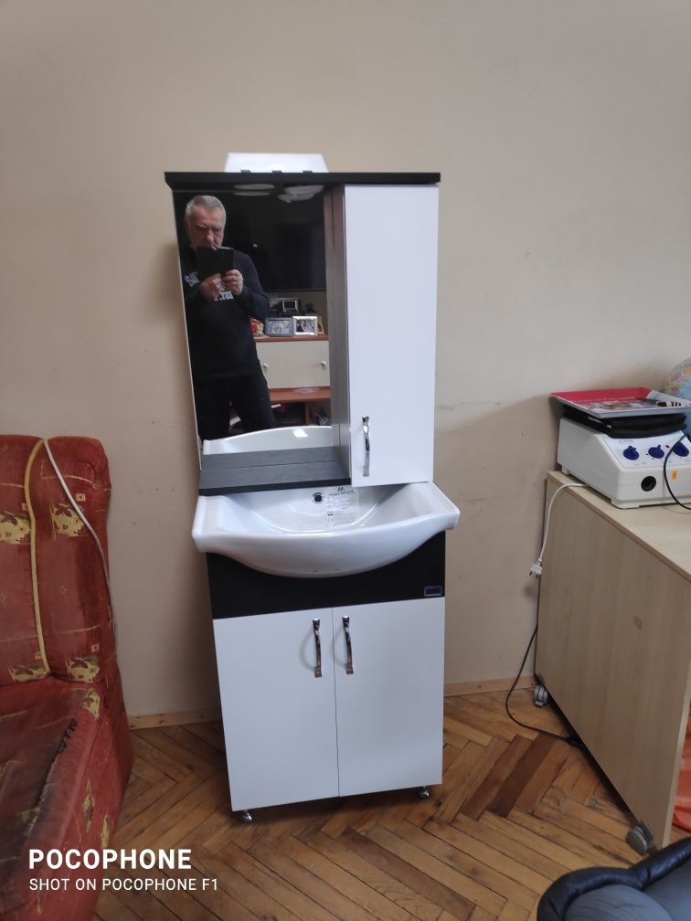 Продавам шкаф за баня
