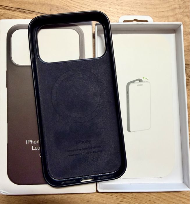 Оригинален кожен калъф за iPhone 17 Pro Max