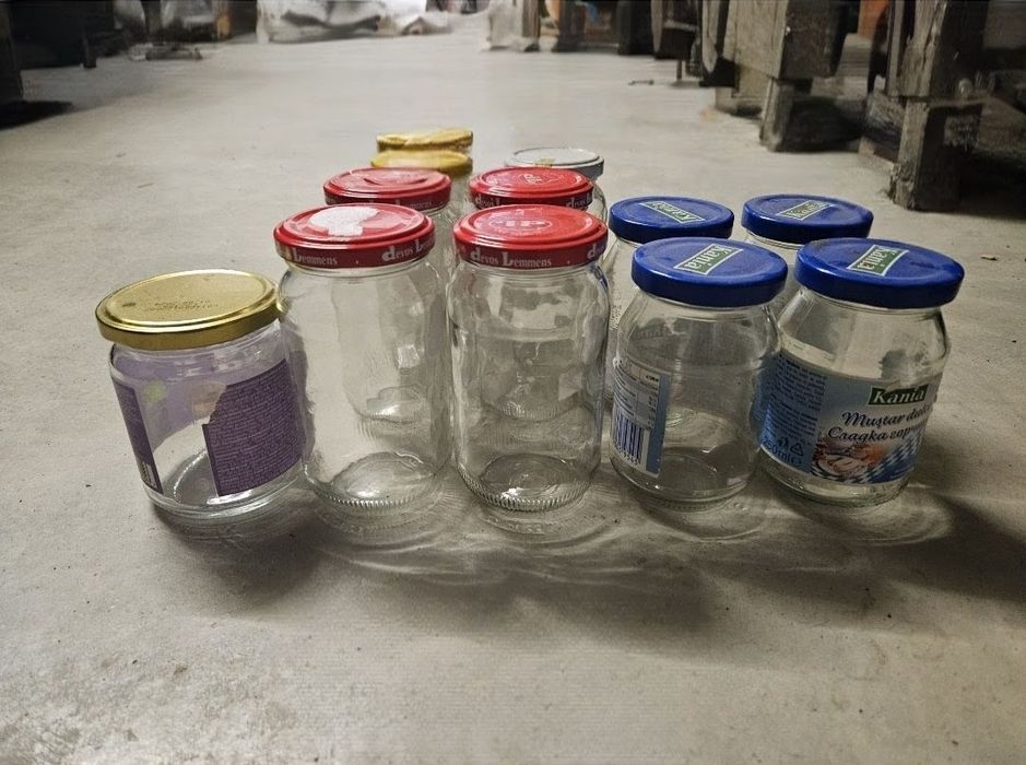 Буркани с винт, Чисти са, над 200бр, различни.