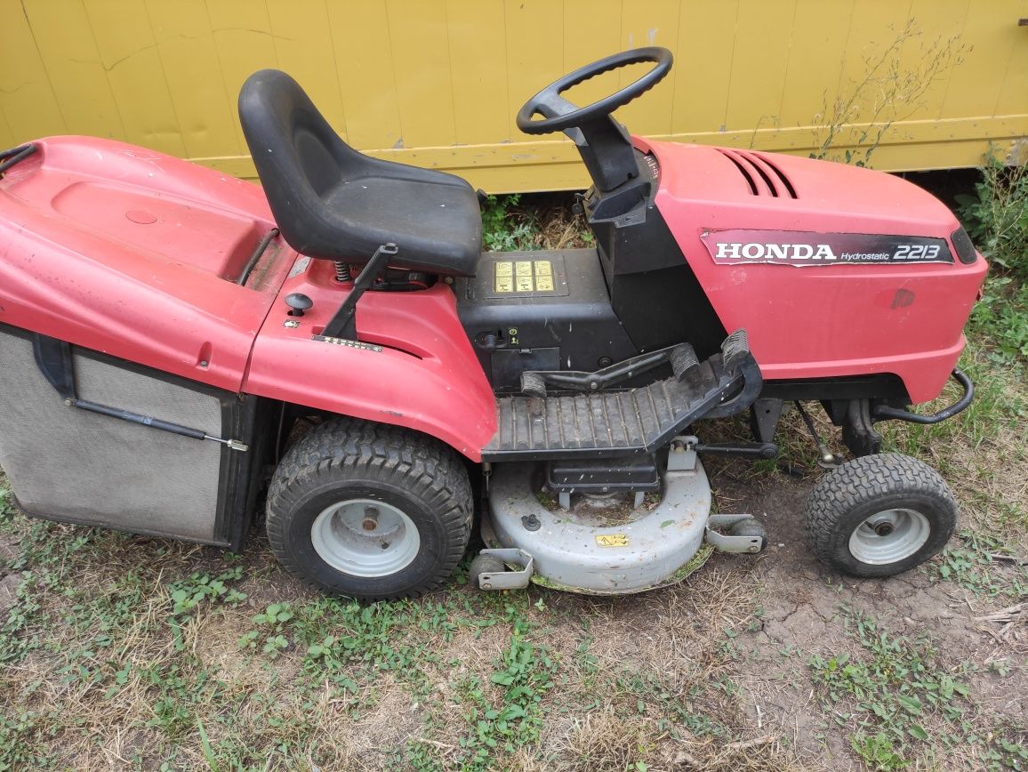 Tractoraș gazon Honda 2213 hydrostatic